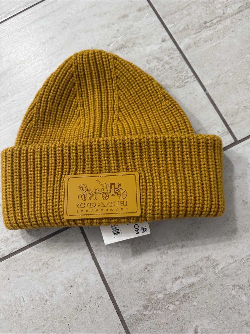 Coach unisex flax Ribbed Knit Beanie with Leather Logo Patch new ..authentic